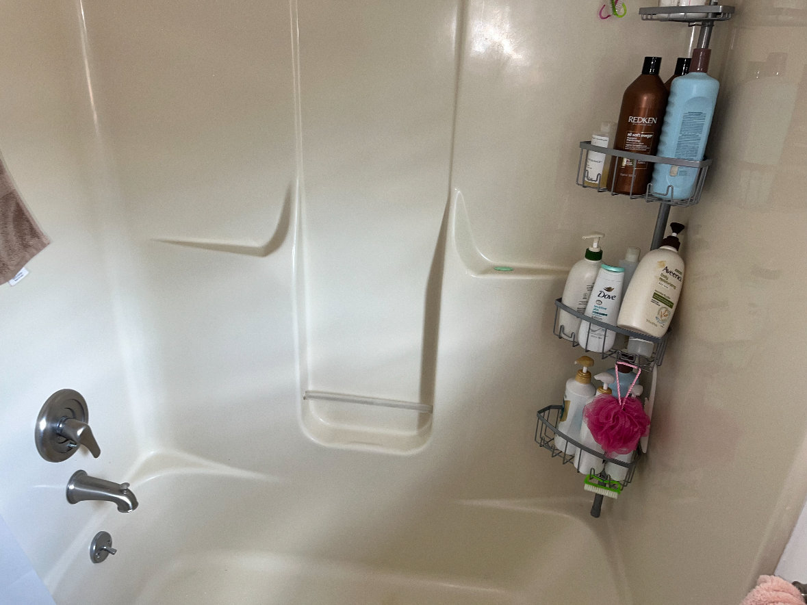 Old tub and surround before renovation